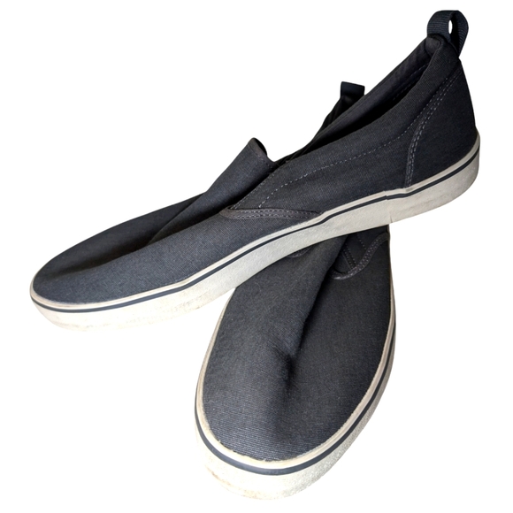 3/$20...Size 12 Men's Flats by Joe Fresh worn twice - Picture 2 of 3